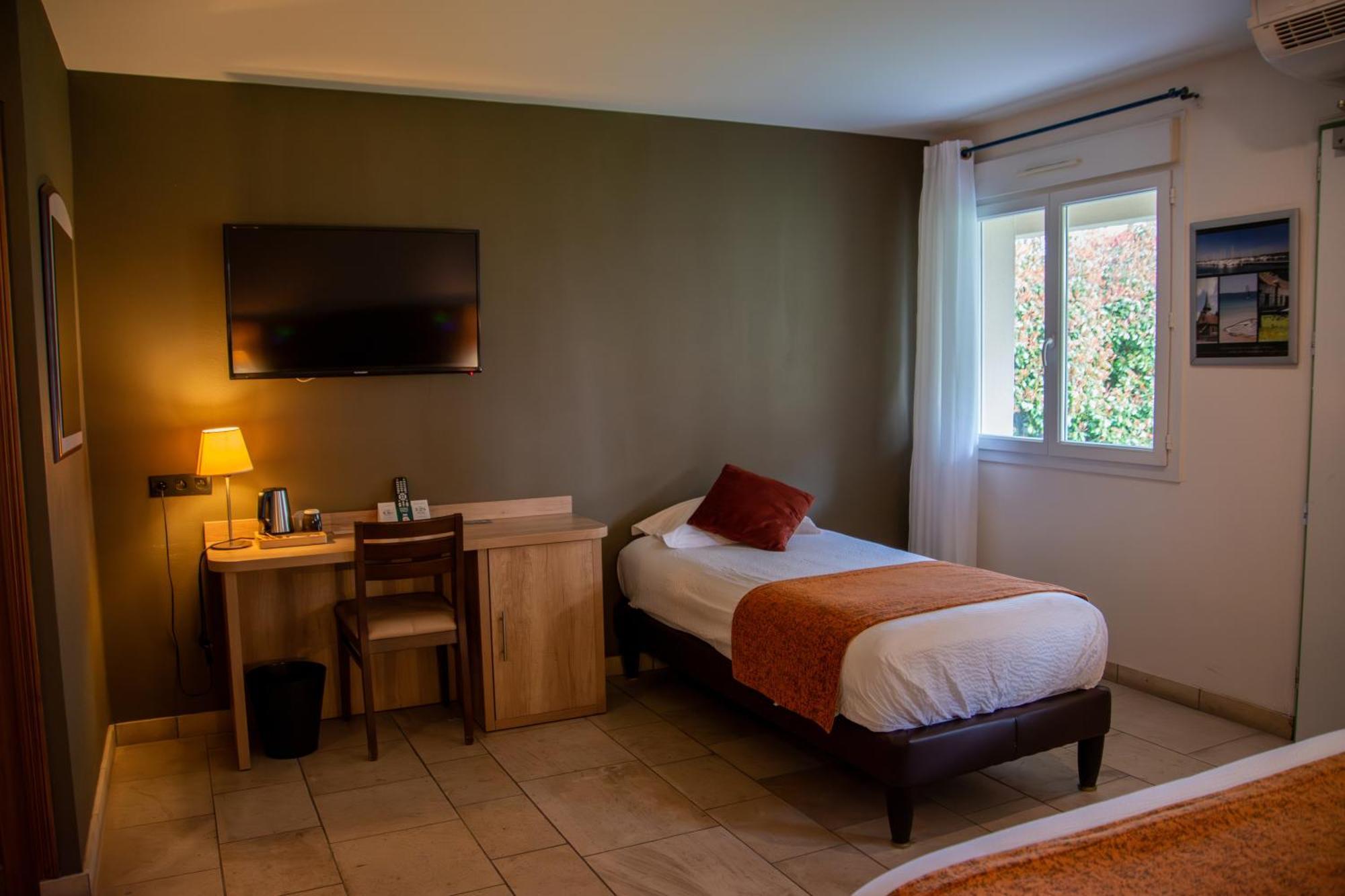 Logis Des Sources Hotel Creney-pres-Troyes Exterior photo