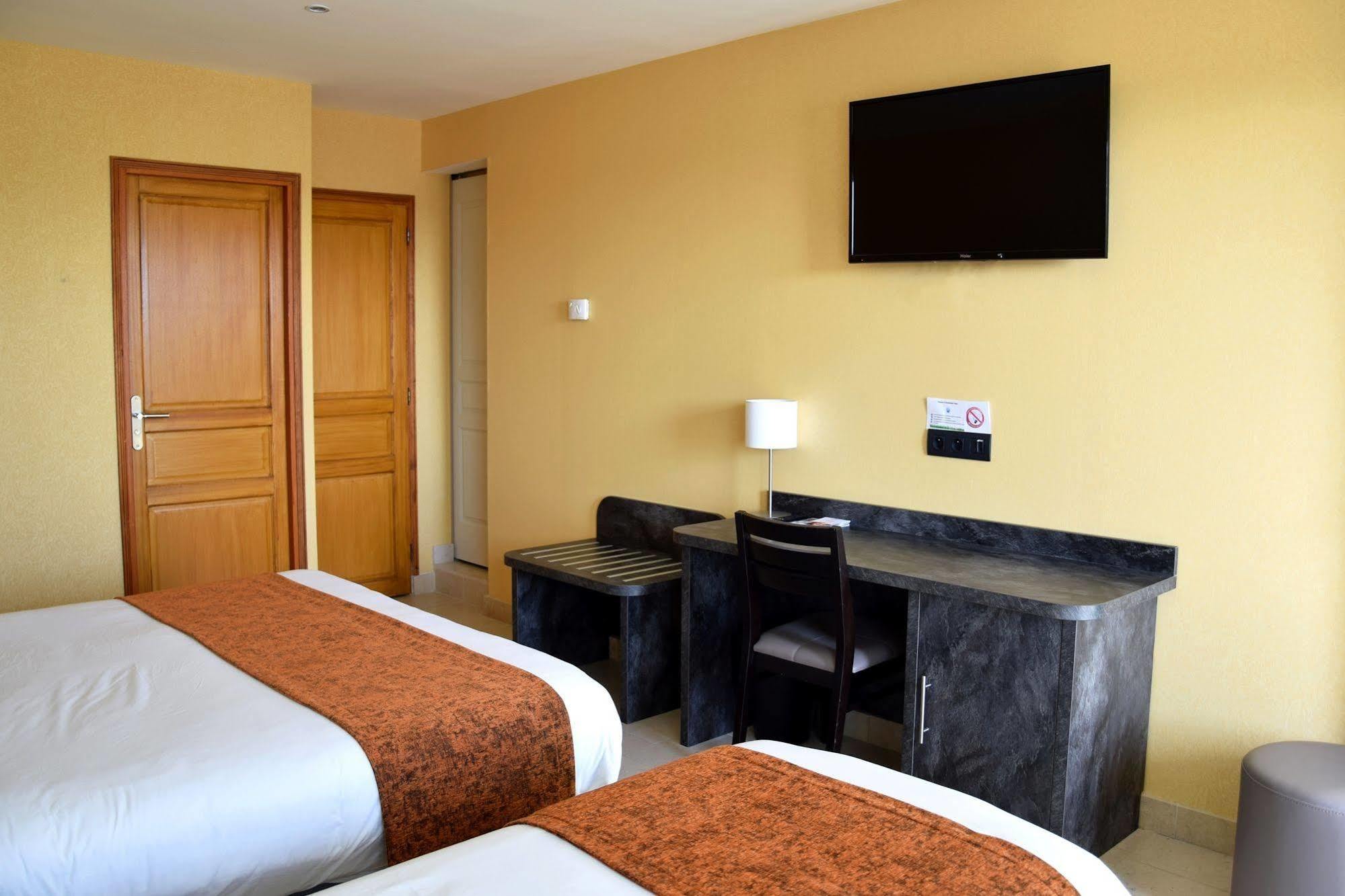 Logis Des Sources Hotel Creney-pres-Troyes Exterior photo
