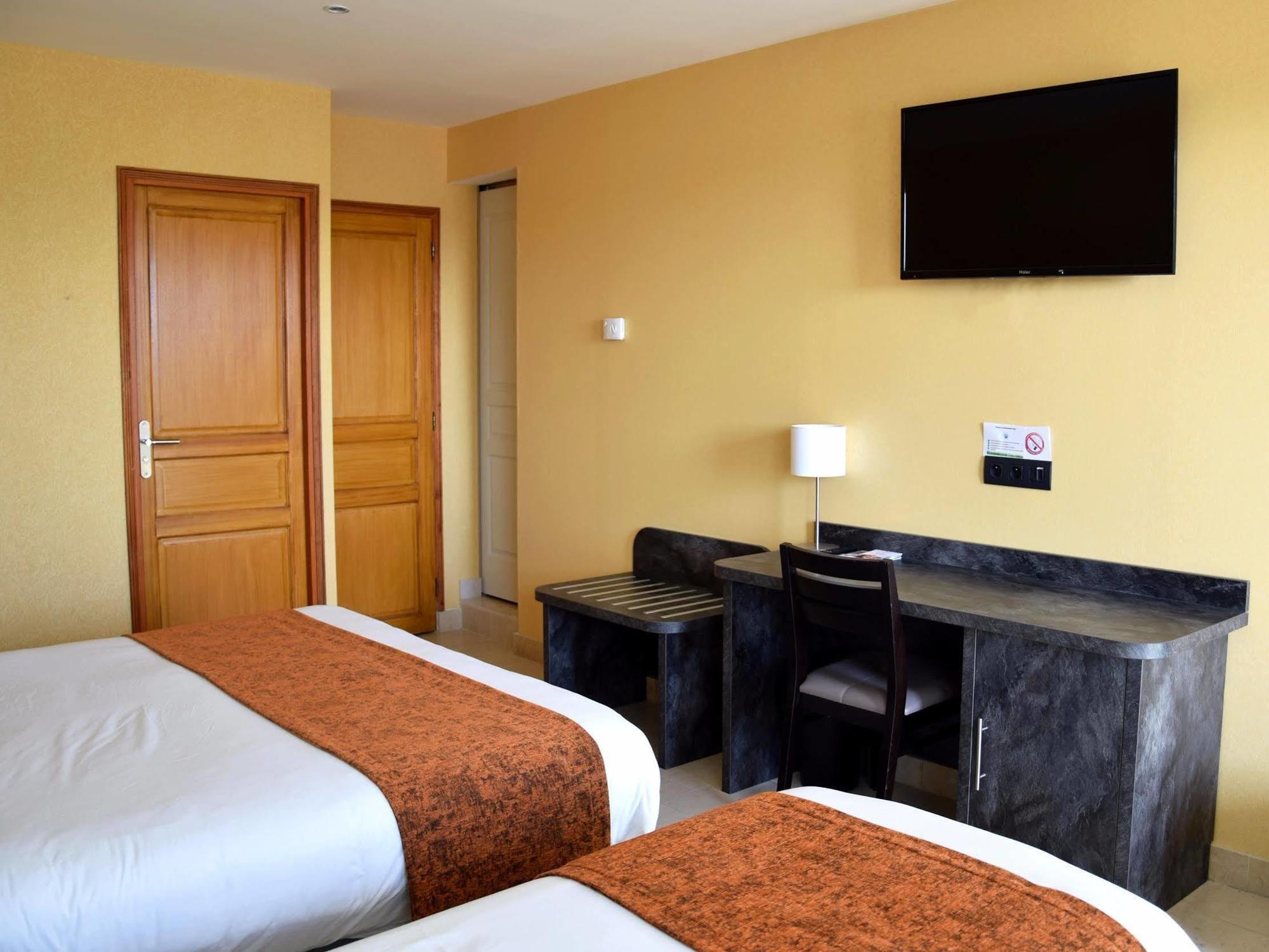 Logis Des Sources Hotel Creney-pres-Troyes Exterior photo